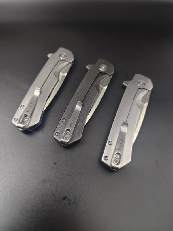 微信图片_20251028104158_134_1 Product Description The 714 Stinger is a sleek pocket knife, ready for reliable performance. The anodized aluminum handle with a carbon fiber inlay is reliable and modern, and the drop point D2 blade is great for everyday tasks. This knife has a blade flipper for quick, easy one-hand opening and a frame lock mechanism that safely and securely locks the blade in place. Other features include a deep carry, reversible pocket clip, and grip-enhancing jimping on the spine. The overall length of the Stinger is 7.25" (18.42 cm).