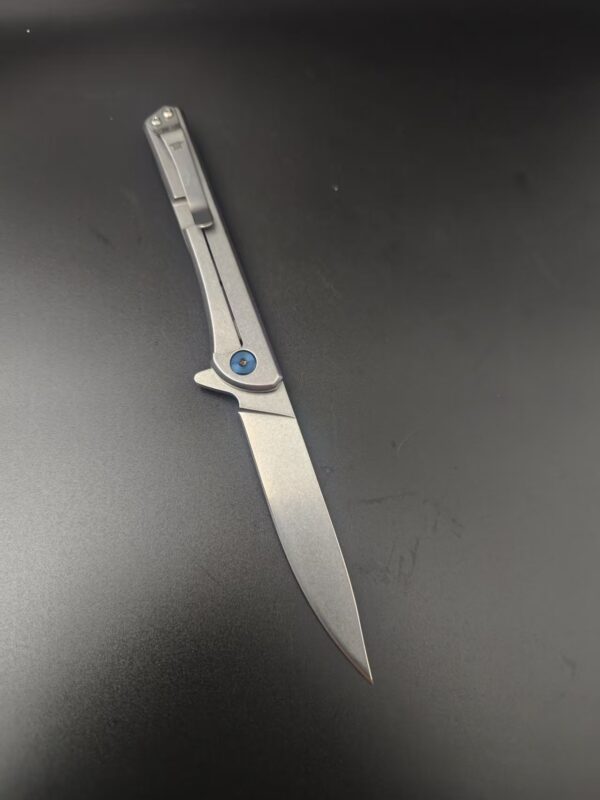 微信图片_20251028104213_146_1 Product Description A sleek, framelock folding knife that is the perfect choice for everyday carry. The 264 Cavalier pocket knife features a gray anodized aluminum handle with a carbon fiber inlay and a blue fastener. This slim knife utilizes ball bearing technology and a blade flipper for a smooth, seamless opening. A stonewashed finish, stainless steel pocket clip adds carry convenience. Closed length: 4 1/2" (11.4 cm). Imported