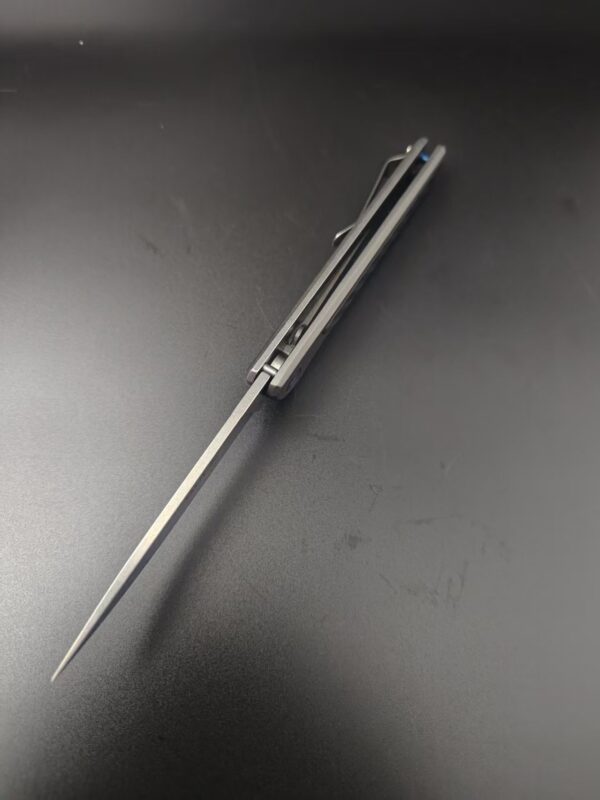 微信图片_20251028104215_148_1 Product Description A sleek, framelock folding knife that is the perfect choice for everyday carry. The 264 Cavalier pocket knife features a gray anodized aluminum handle with a carbon fiber inlay and a blue fastener. This slim knife utilizes ball bearing technology and a blade flipper for a smooth, seamless opening. A stonewashed finish, stainless steel pocket clip adds carry convenience. Closed length: 4 1/2" (11.4 cm). Imported