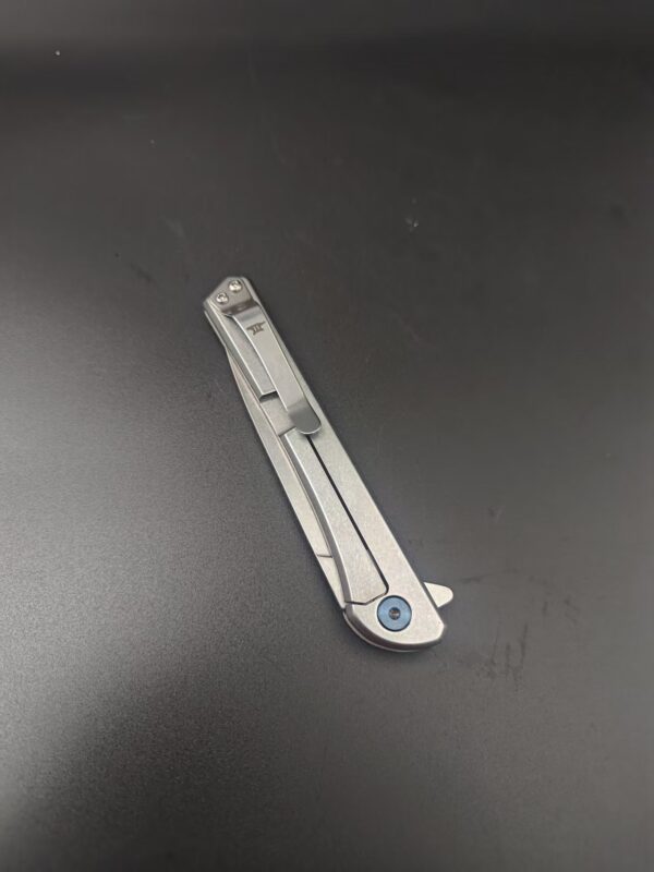 微信图片_20251028104218_150_1 Product Description A sleek, framelock folding knife that is the perfect choice for everyday carry. The 264 Cavalier pocket knife features a gray anodized aluminum handle with a carbon fiber inlay and a blue fastener. This slim knife utilizes ball bearing technology and a blade flipper for a smooth, seamless opening. A stonewashed finish, stainless steel pocket clip adds carry convenience. Closed length: 4 1/2" (11.4 cm). Imported